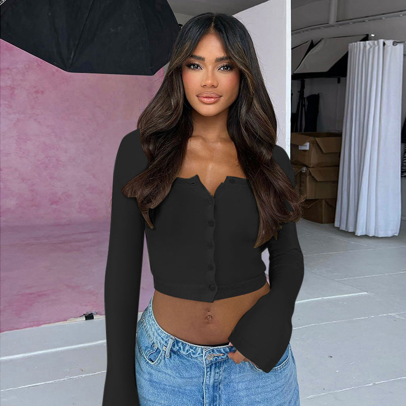 Dame Cropped Langermet T-skjorte med knappef fasting og vid U-hals Skjora