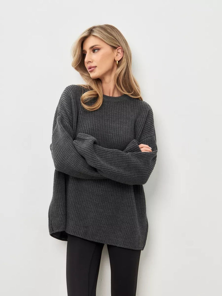 Dame casual oversized strikkegenser med åpne ermekanter og lett ribbestrikket mønster Skjora