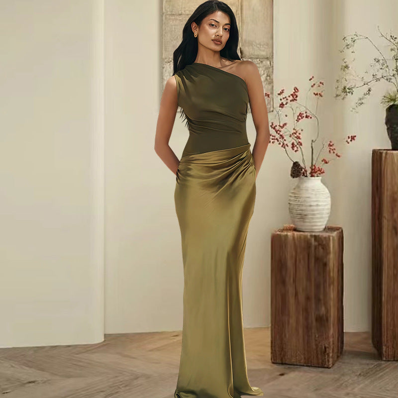 Damer Elegant Asymmetrisk Kveldsdrakt med Glitrende Sateng Skjora