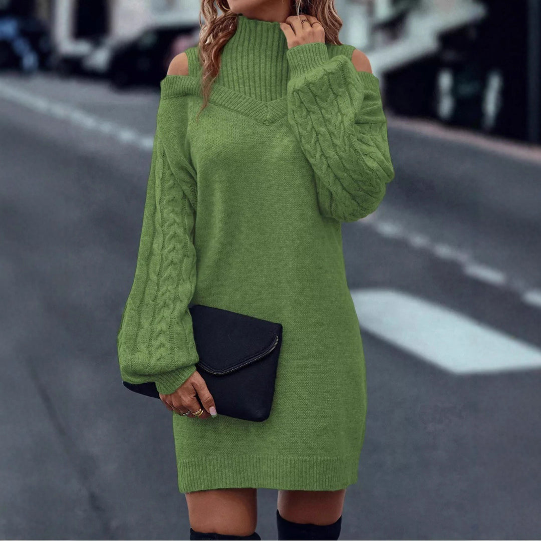 Kvinnes strikkjole med asymmetrisk off-shoulder design og voluminøse ermer Skjora