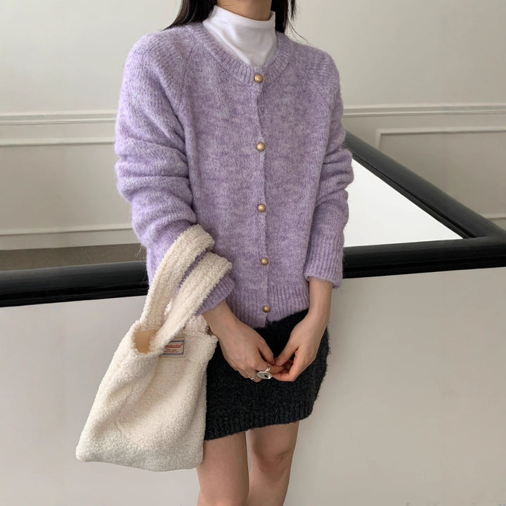 Kvinners Fluffy Strikk cardigan med Komfortabel Rund Hals og Ekte Knapper Skjora