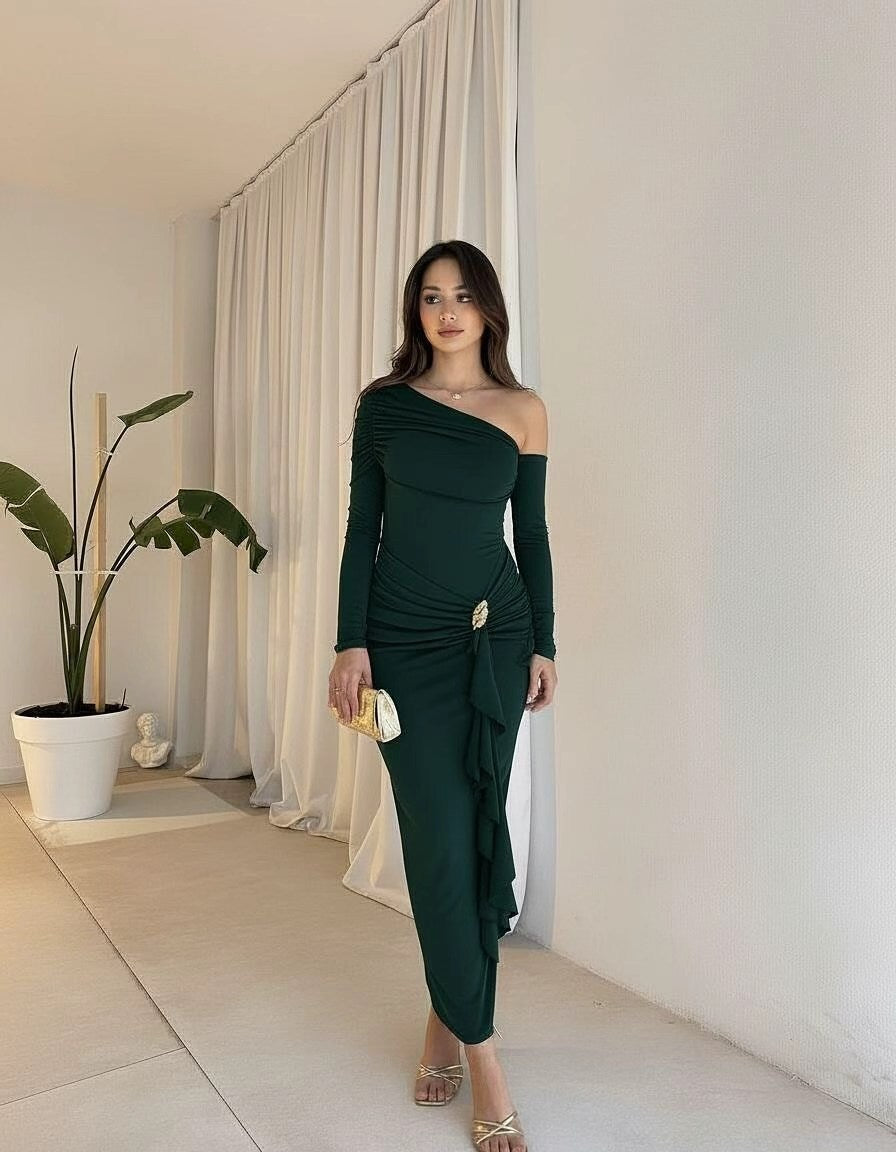 Dame elegant omslagskjole med asymmetrisk design og raffinerte draperinger Skjora