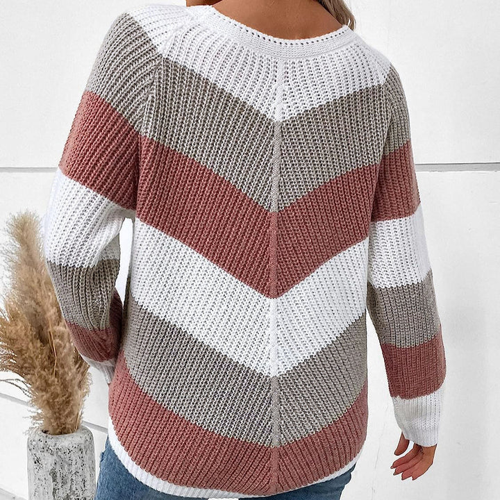 Kvinnes strikket genser i moderne chevron-stil Skjora