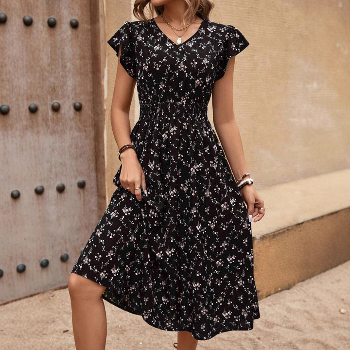 Dame midikjole med blomstermønster og rynker Skjora