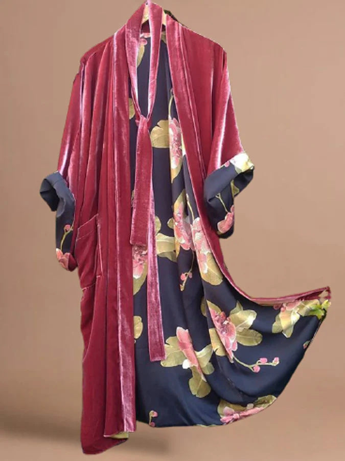 Kvinnes luksuriøse kimono med blomstermønster og silkeaktig fôr Skjora