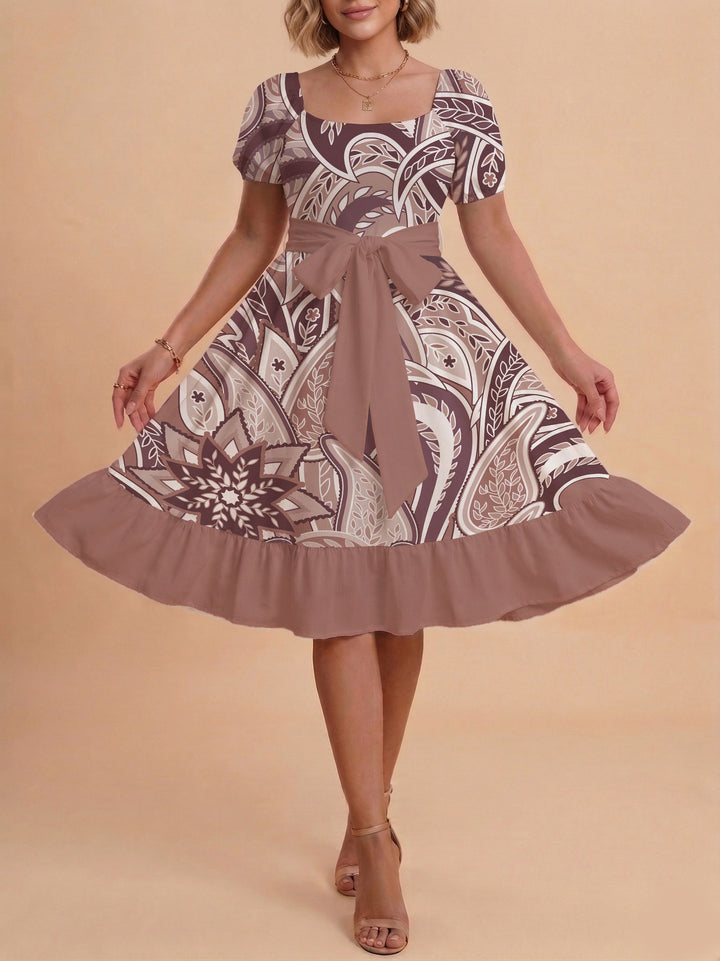 Damen modernes Blumenkleid mit elegantem Taillengürtel und asymmetrischem Saum Skjora