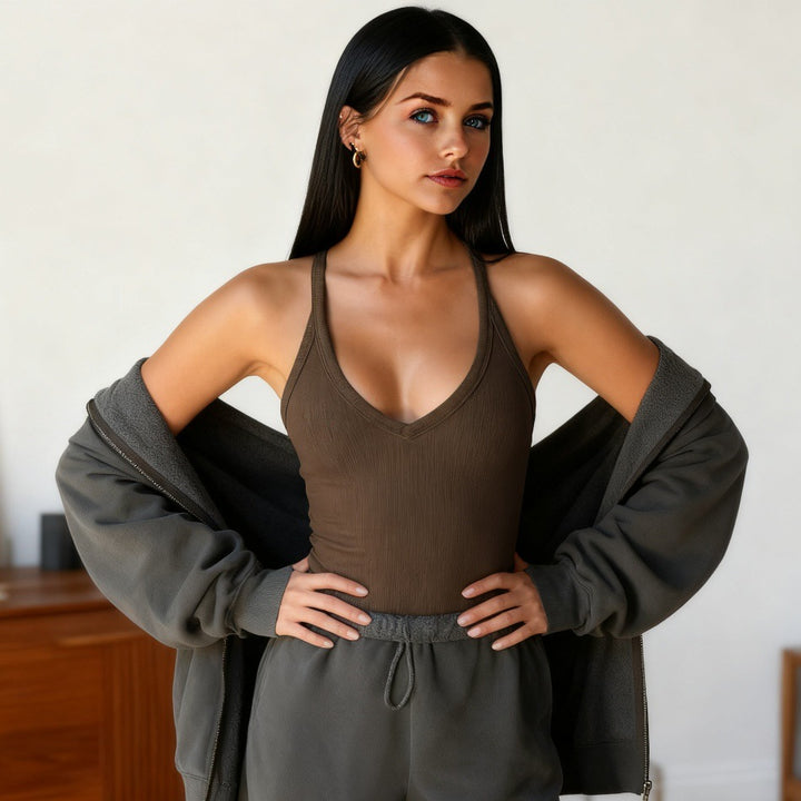 Damer Sporty Vest med dyp V-hals og justerbare stropper Skjora