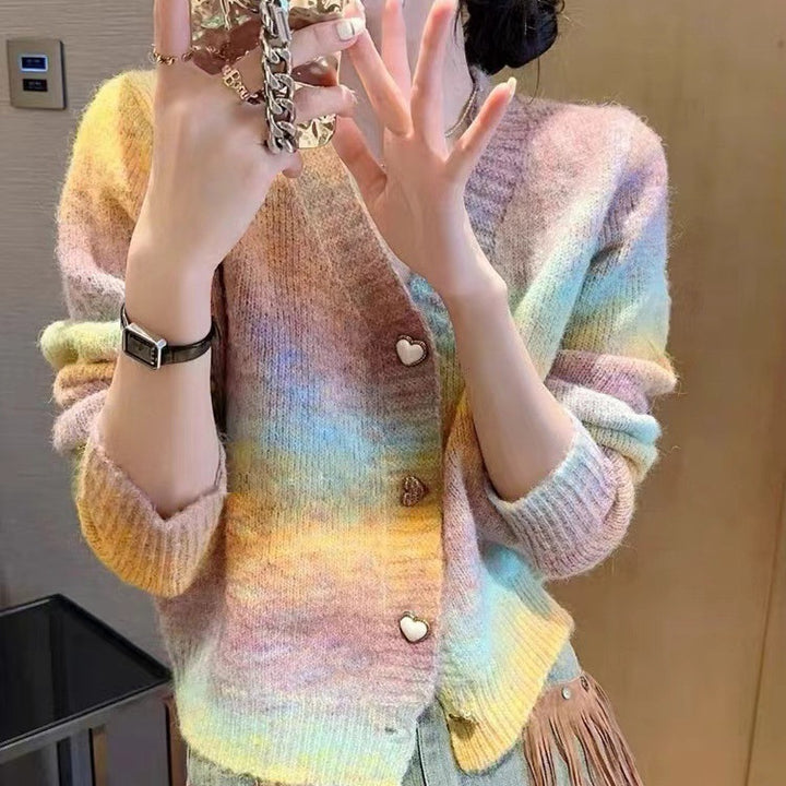 Kvinnens cardigan med gradient og hjerteformede knapper Skjora