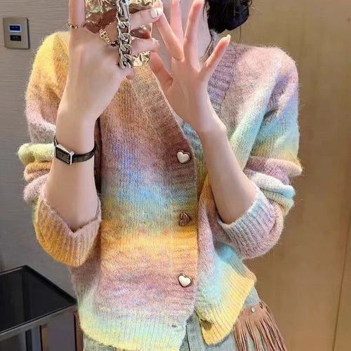 Kvinnens cardigan med gradient og hjerteformede knapper Skjora