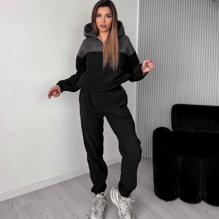 Kvinnors avslappnade fleece sportset med huva och modern passform Skjora