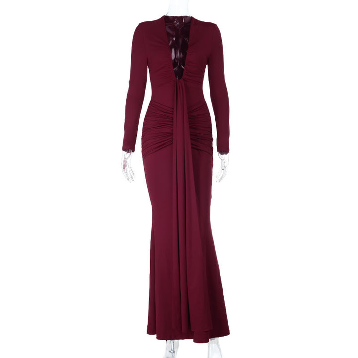 Dame lang chiffon kjole med raffinerte draperinger og elegant V-hals Skjora
