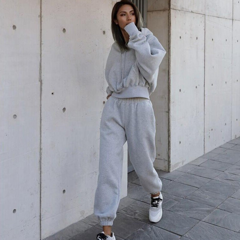 Sporty crop hoodie set for women and joggers Skjora