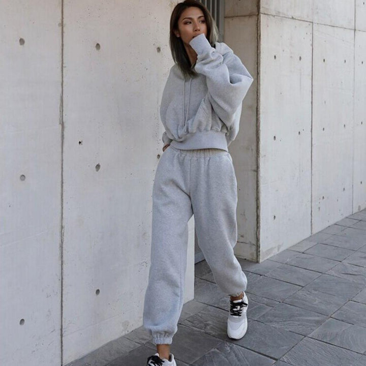 Sporty crop hoodie set for women and joggers Skjora