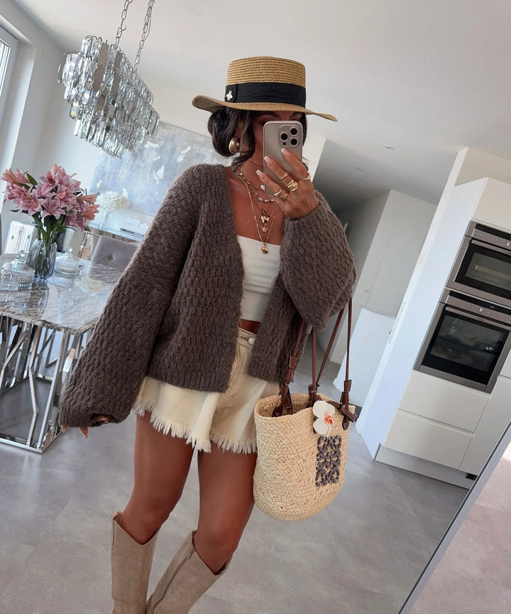 Kvinnes chunky strikk cardigan med voluminøse ermer og åpen front Skjora