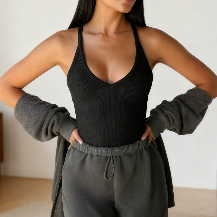 Damer Sporty Vest med dyp V-hals og justerbare stropper Skjora