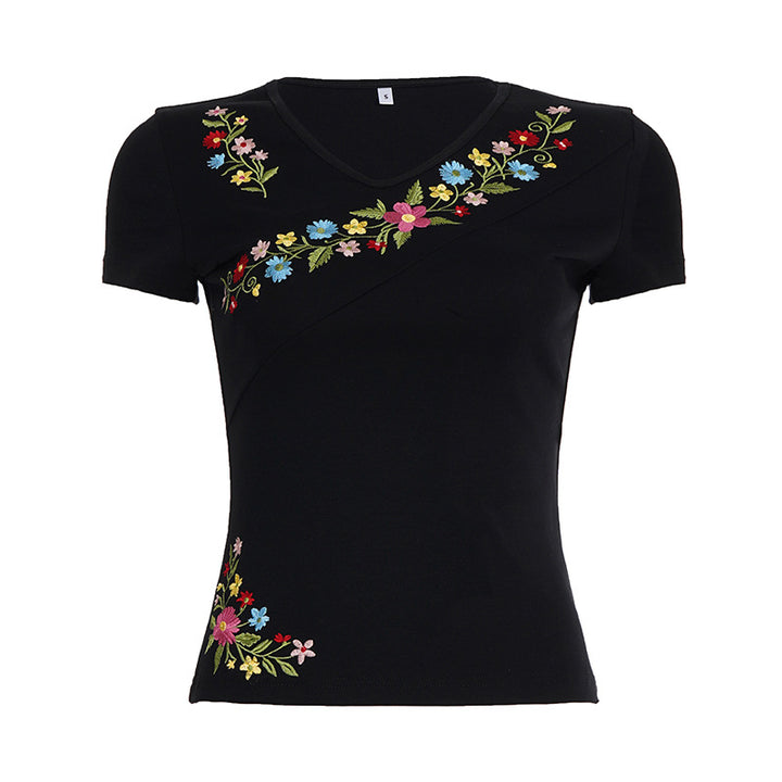 Damebluse med blomsterbroderi og innsvingt snitt Skjora