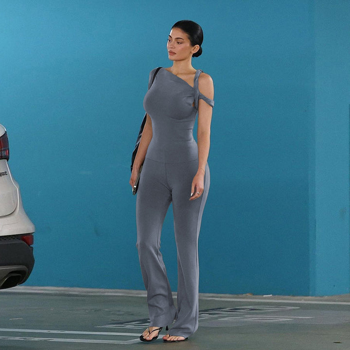 Damer Figurformet Jumpsuit med asymmetrisk snitt og elegant skulderfokus Skjora