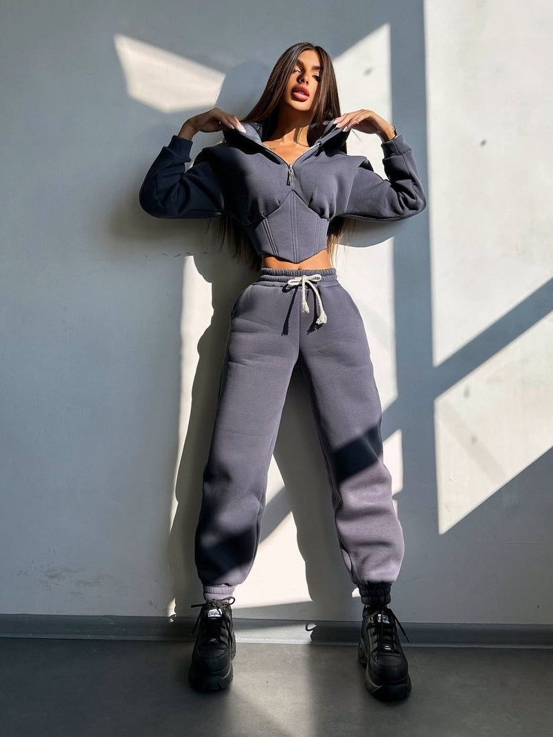 Kvinnegens cropped sweatshirt dress med høy krage og justerbar midje Skjora