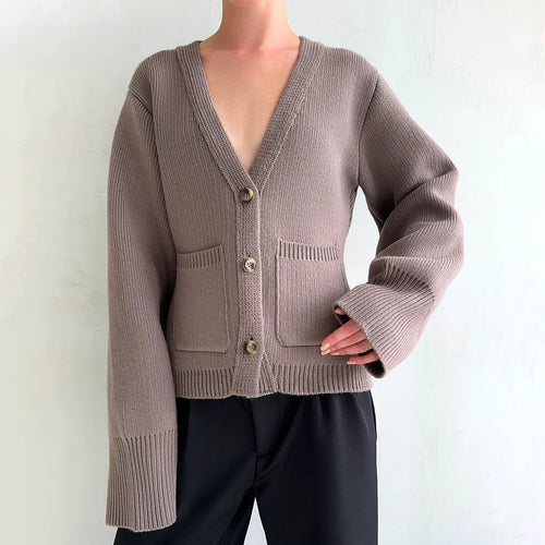 Damer cardigan med dyp V-hals og store lommer Skjora