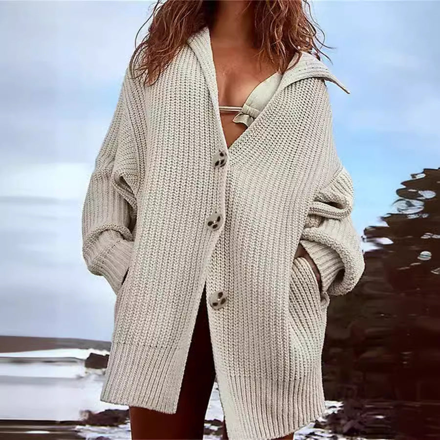 Dame chunky strikk cardigan med moderne klaffekrave og dekorative knapper Skjora