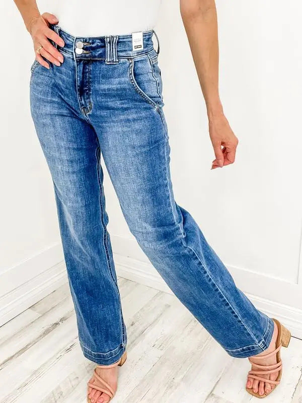 Kvinnelige vide ben jeans med høy midje og elegant sømdesign