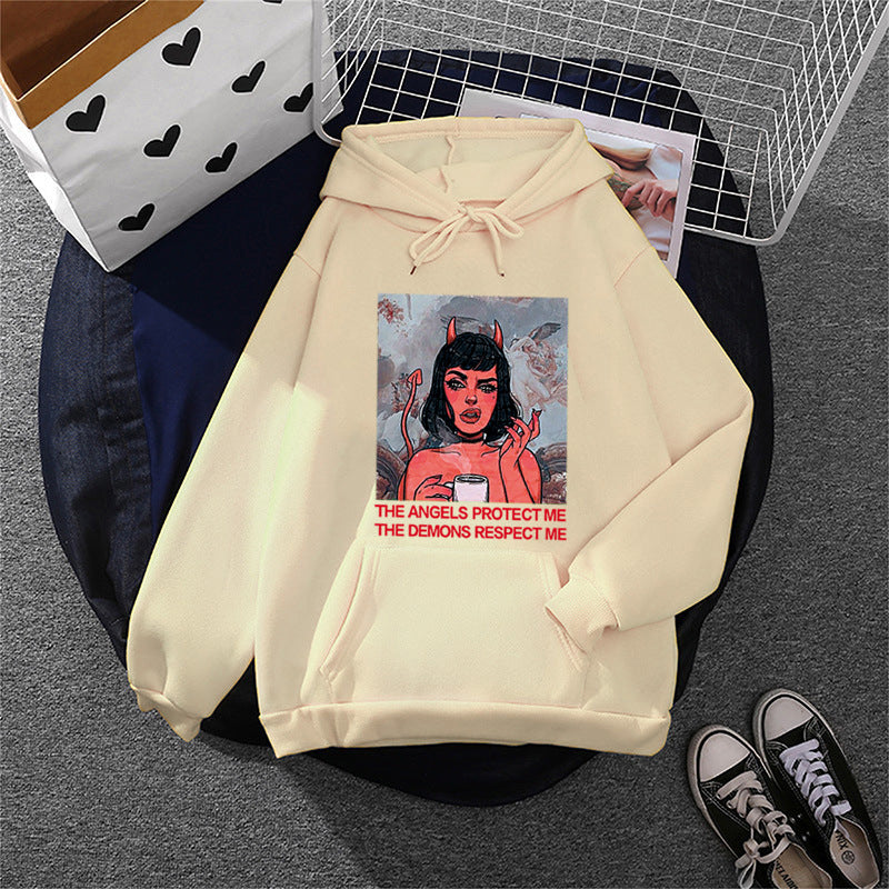 Kvinnehettegenser med kreativ grafisk trykk Skjora