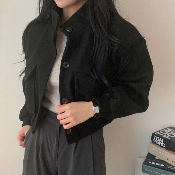 Damejakke laget av høykvalitets ullblanding med casual lommer og oversized snitt