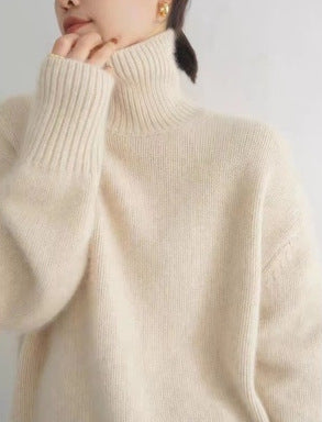 Kvinnes cashmere rullehalsgenser med løs passform og elegant tekstur Skjora