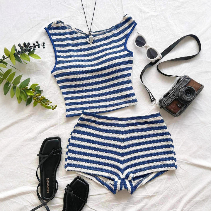 Dame Strand-Outfit med stripete Crop-Top og shorts Skjora