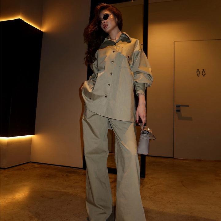 Kvinners oversized skjorte bluse drakt med trendy snitt og trykknapper