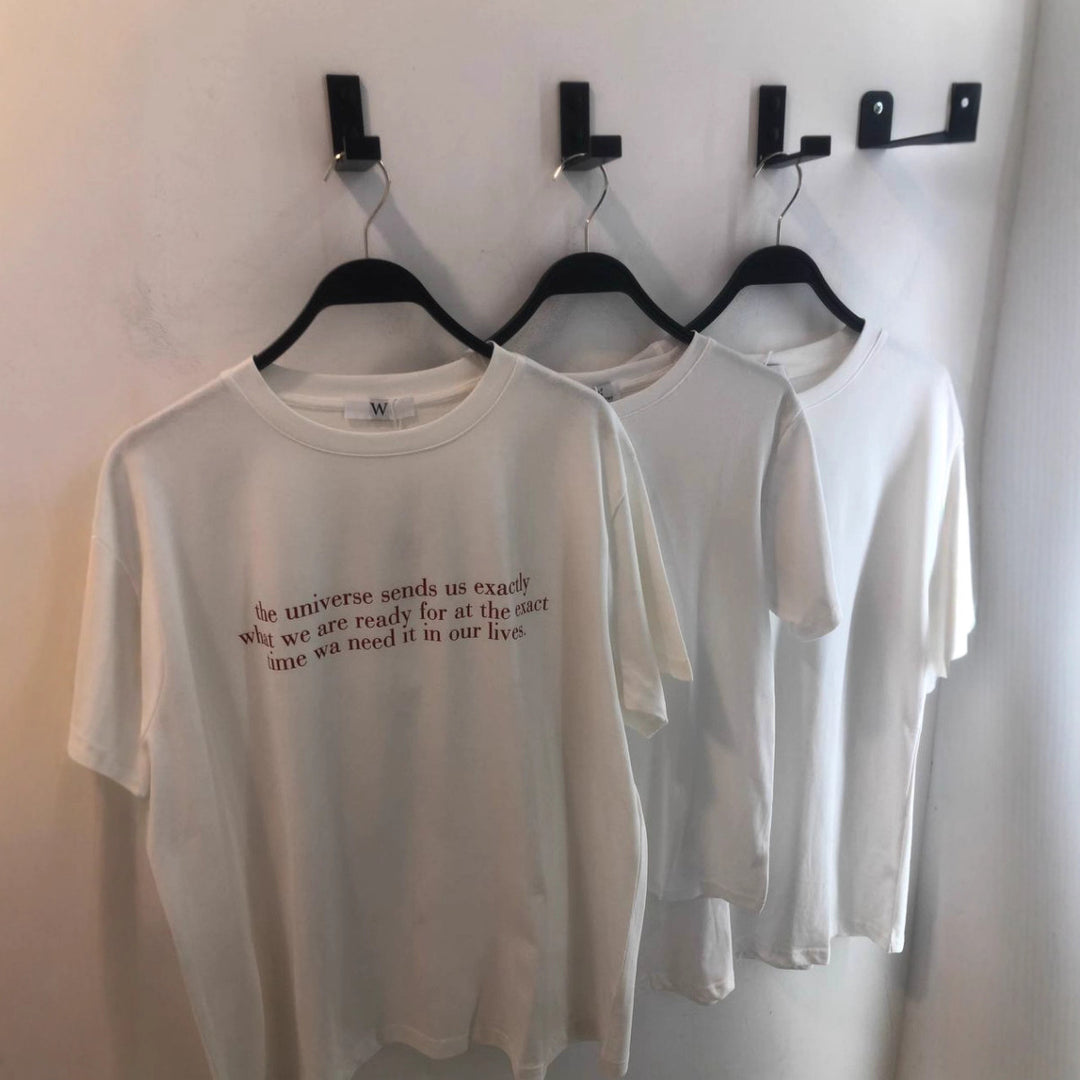 Kvinnens uformelle oversized T-skjorte med kreativt trykk Skjora