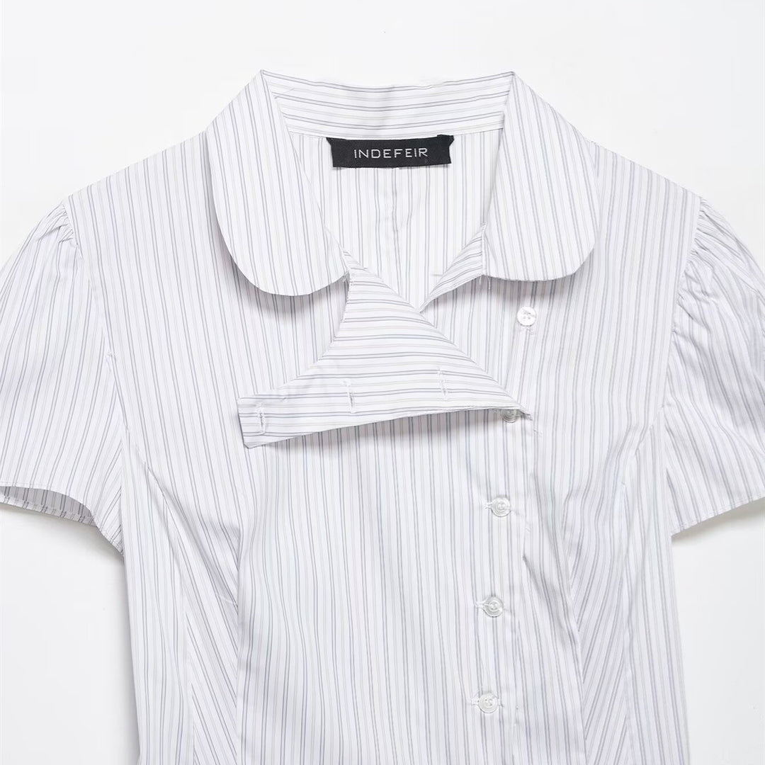Dame Kortermet bluse med feminine volanger og fine striper Skjora