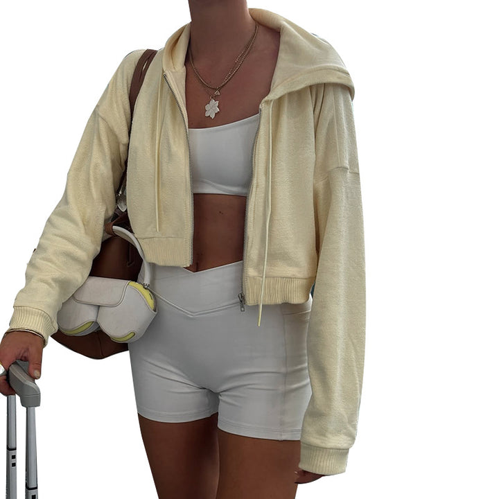 Dame avslappet sportklær-sett med cropped topp og behagelige shorts Skjora