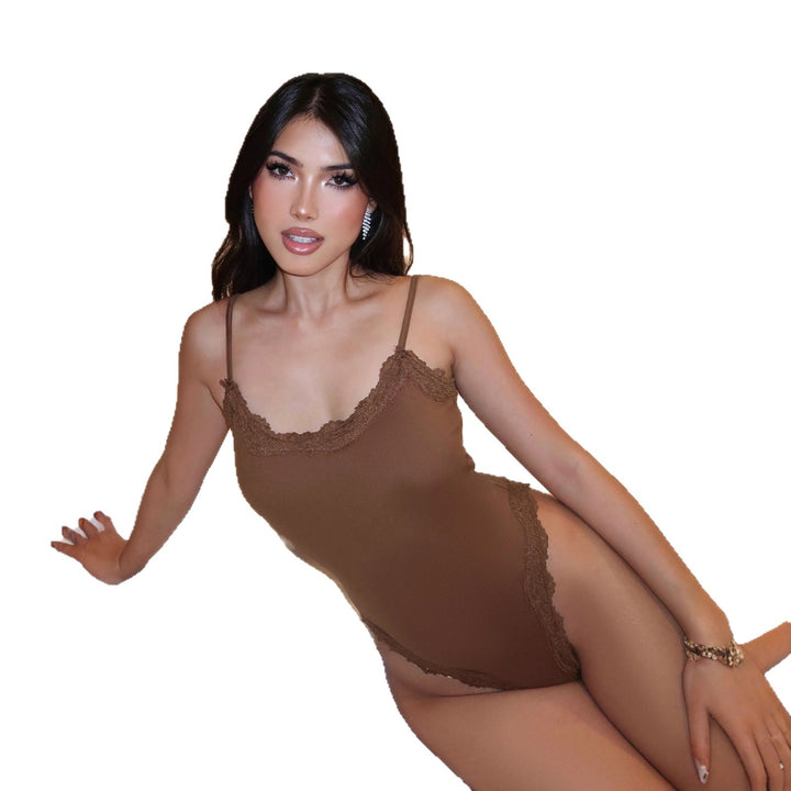 Damer elegant bodysuit med spisse detaljer og justerbare stropper Skjora