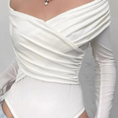 Dame Body med skulderfri design og draperte ermer Skjora