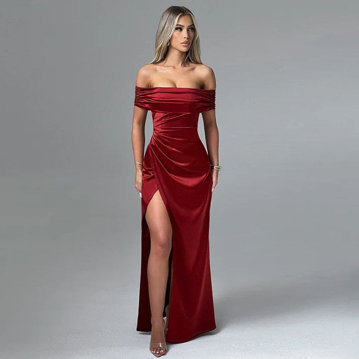 Dame off-shoulder maxikjole med elegant rynkning og figursiddende snitt Skjora