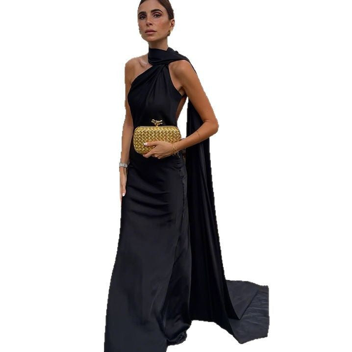 Damer elegant aftenkjole med asymmetrisk snitt og imponerende drapering Skjora