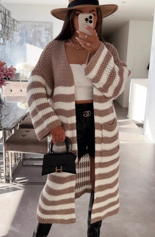 Kvinnes chunky strikket cardigan i en elegant stripeblanding Skjora