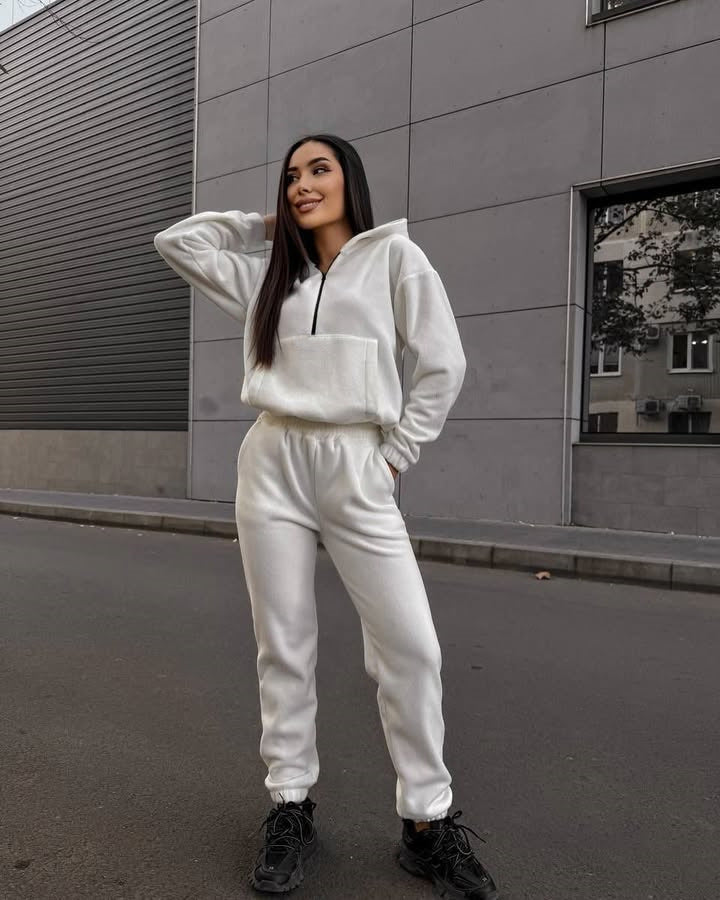 Kvinnens sporty hettegenser og joggebukse sett Skjora