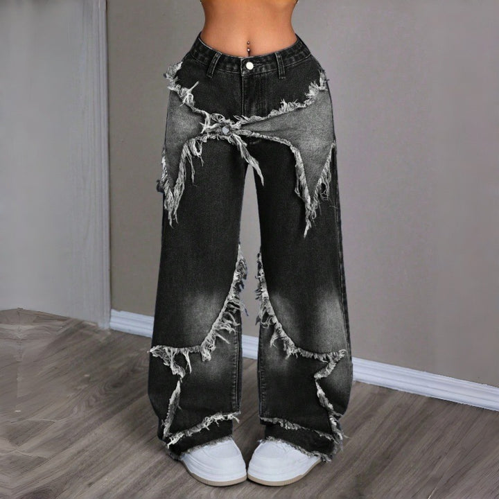 Damebredde jeans i moderne destroyed-look med frynsete detaljer Skjora