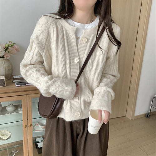 Damer chunky strikk cardigan med kabelmønster og vide ermer Skjora