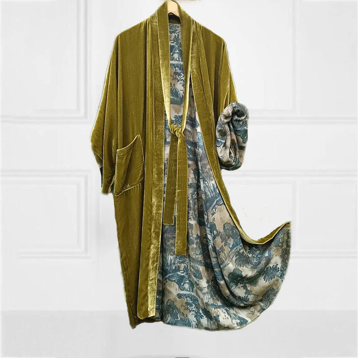 Kvinnes luksuriøse kimono med blomstermønster og silkeaktig fôr Skjora