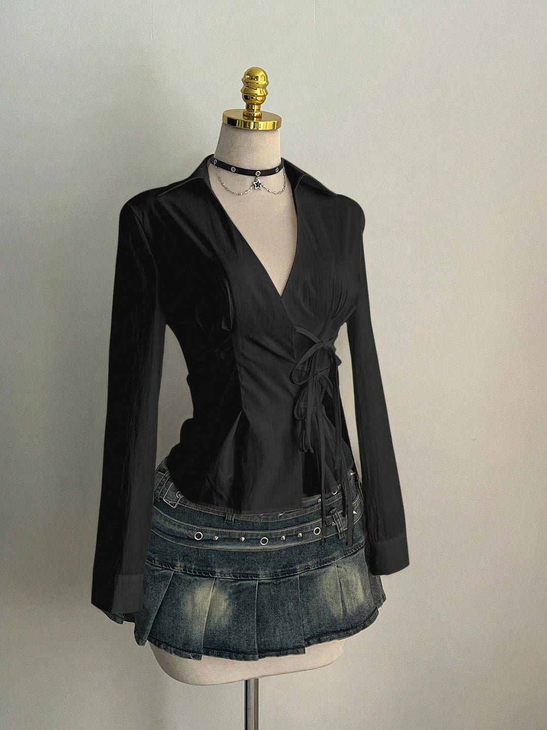 Damer Elegant omslagsbluse med fine volangdetaljer Skjora