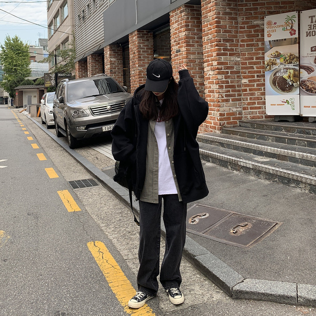 Dame hoodie med en oversized passform og praktiske lommer