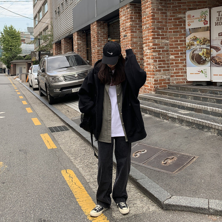 Dame hoodie med en oversized passform og praktiske lommer