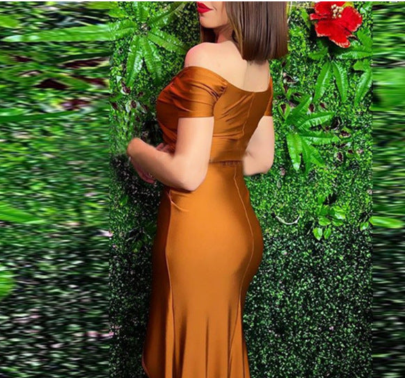 Damer elegant maxi kjole med asymmetrisk kutt og skimrende effekt Skjora