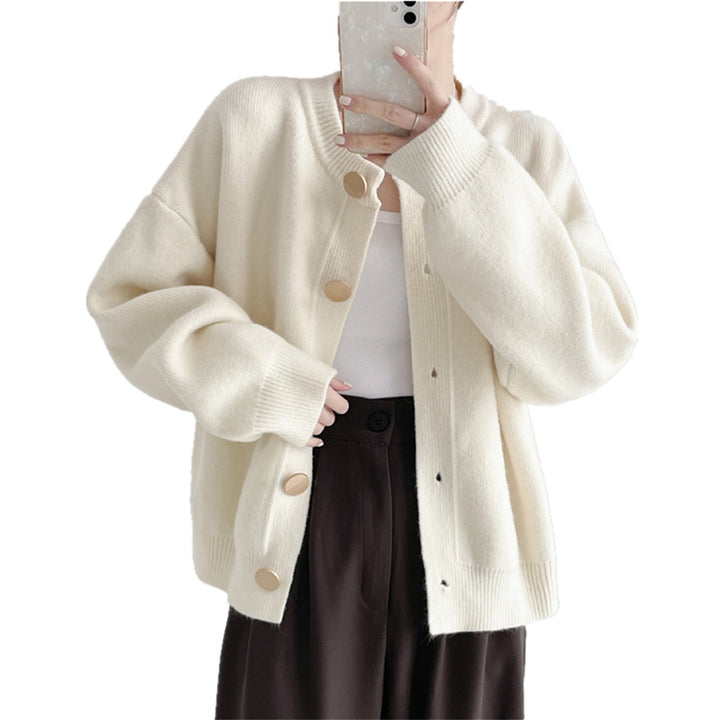 Kvinnens cardigan med store knappedetaljer og avslappet snitt Skjora