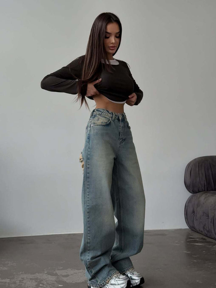 Kvinnenes Baggy Jeans i Vintage Stil med Slitte Detaljer og Høy Midje Skjora