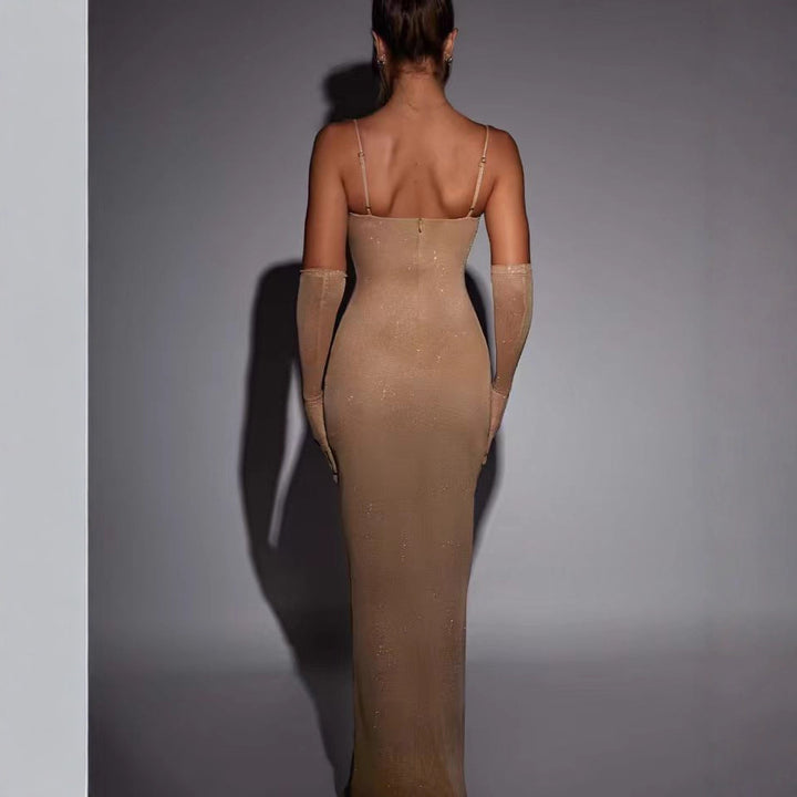 Kvinnelig Glamourøs Maxi Kjole med Gjennomsiktige Ermer og Kroppskjærende Snitt
