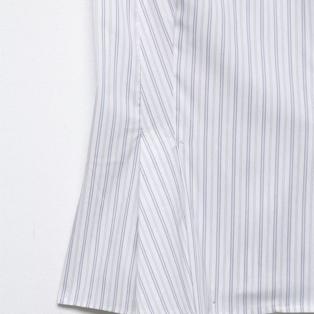 Dame Kortermet bluse med feminine volanger og fine striper Skjora